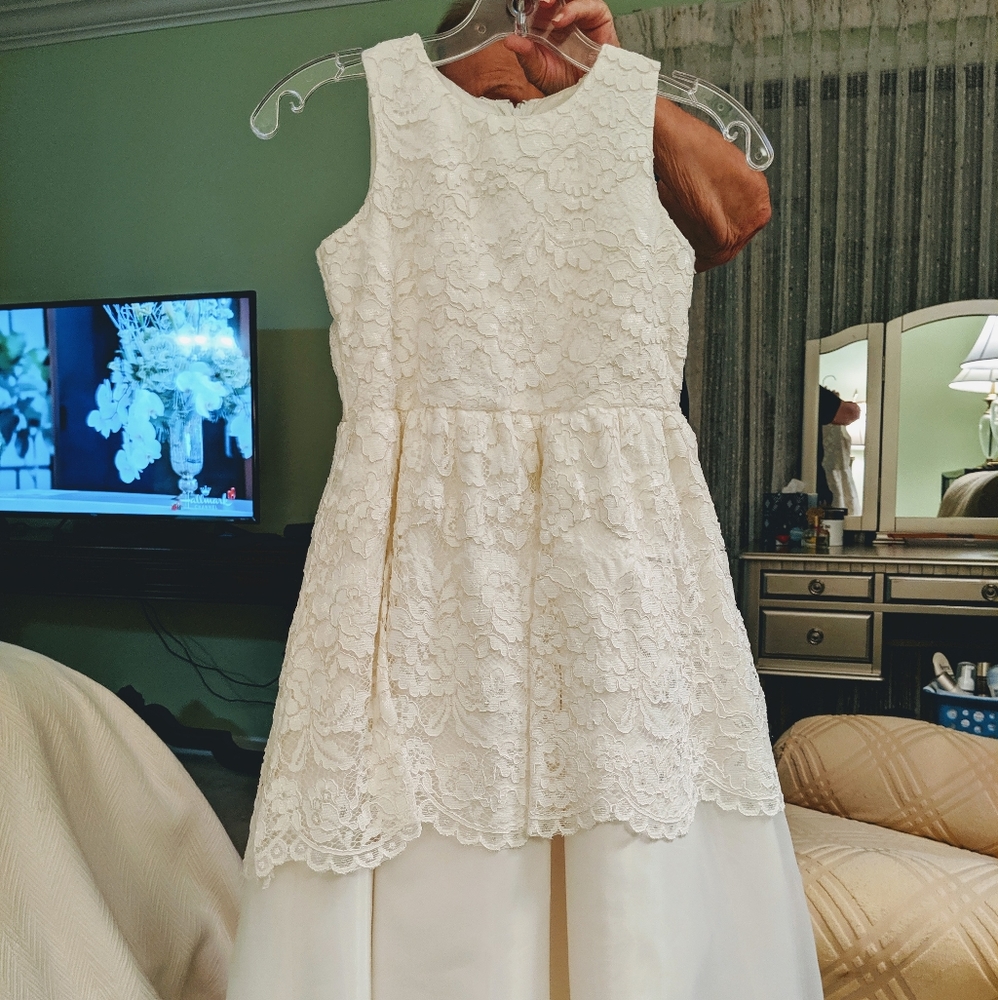 Flower girl dress size 8 Brand New